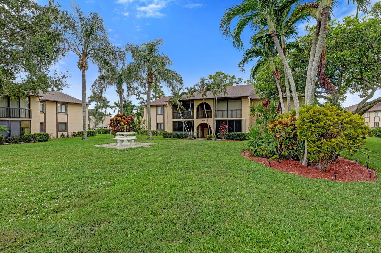 429 Pine Glen Lane C2, Greenacres FL 33463