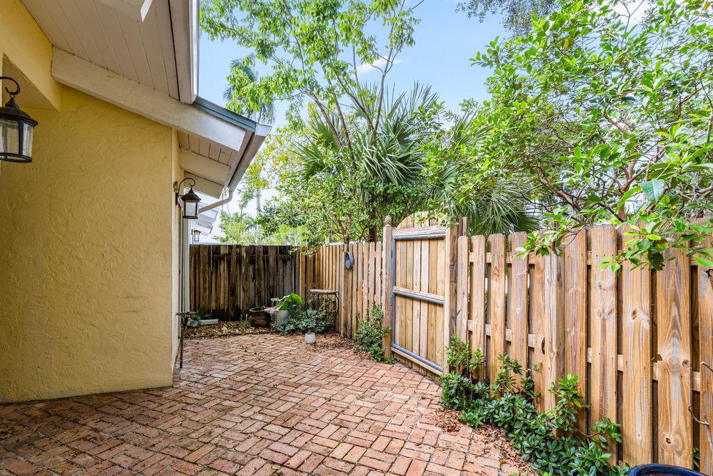 Photo of 1270 SE 2nd Street, Fort Lauderdale, FL 33301 (MLS # R11037400)