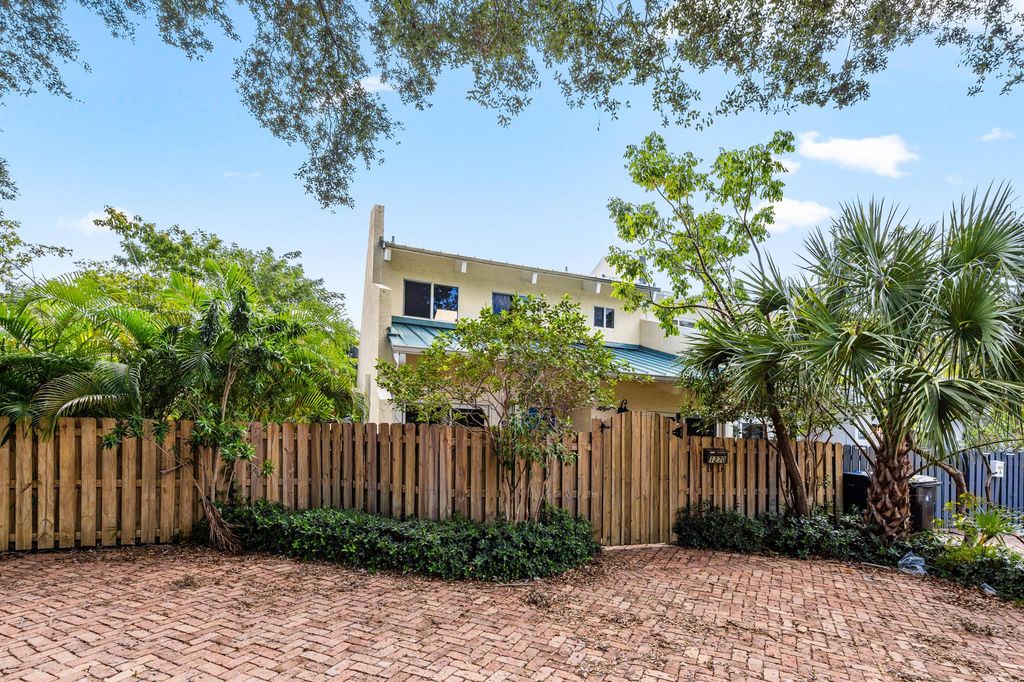 Photo of 1270 SE 2nd Street, Fort Lauderdale, FL 33301 (MLS # R11037400)