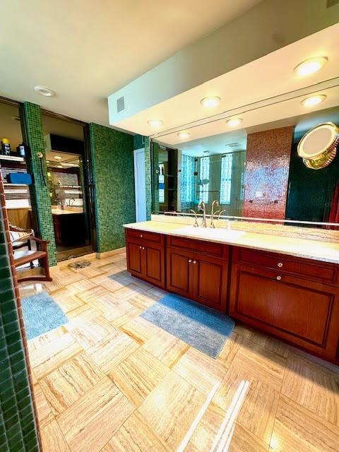 TOWERS OF QUAYSIDE - Residential