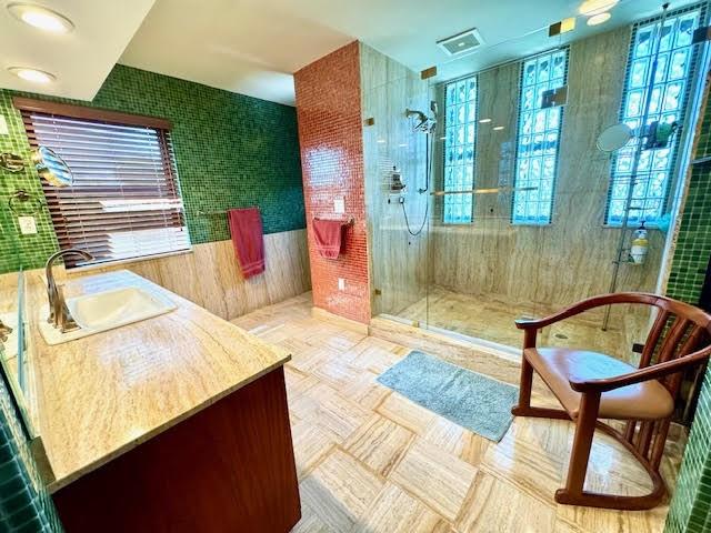 TOWERS OF QUAYSIDE - Residential