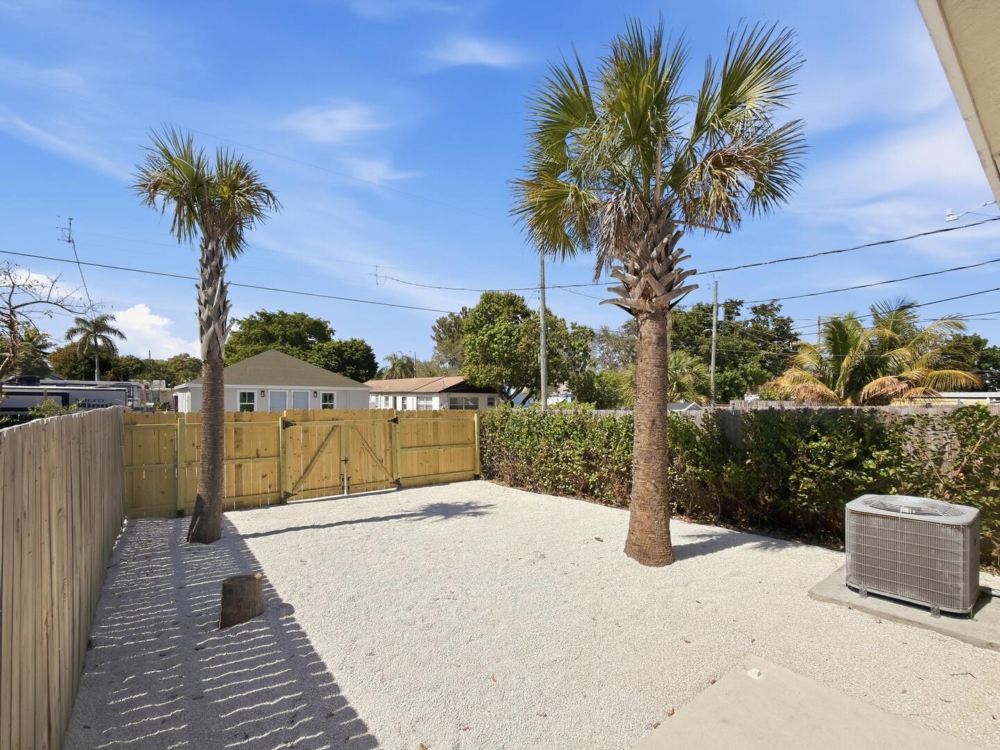 LAKE WORTH TOWN - Residential