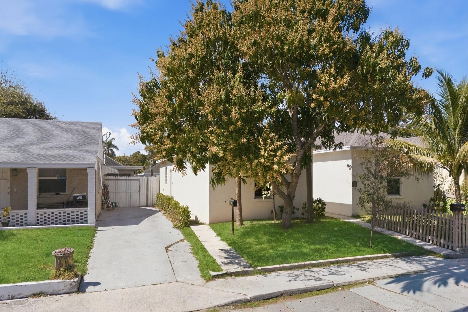 LAKE WORTH TOWN - Residential