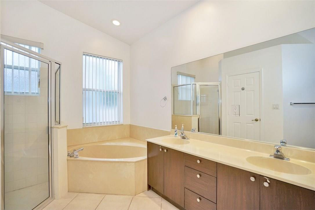 Heron Bay Four 160-1 B - Residential