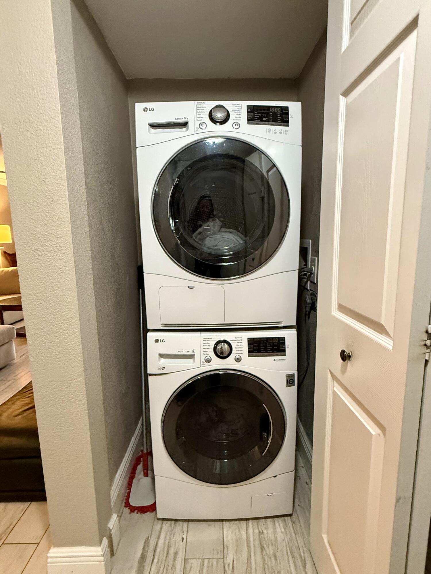 LAKE EMERALD CONDOMINIUM NO - Residential Lease