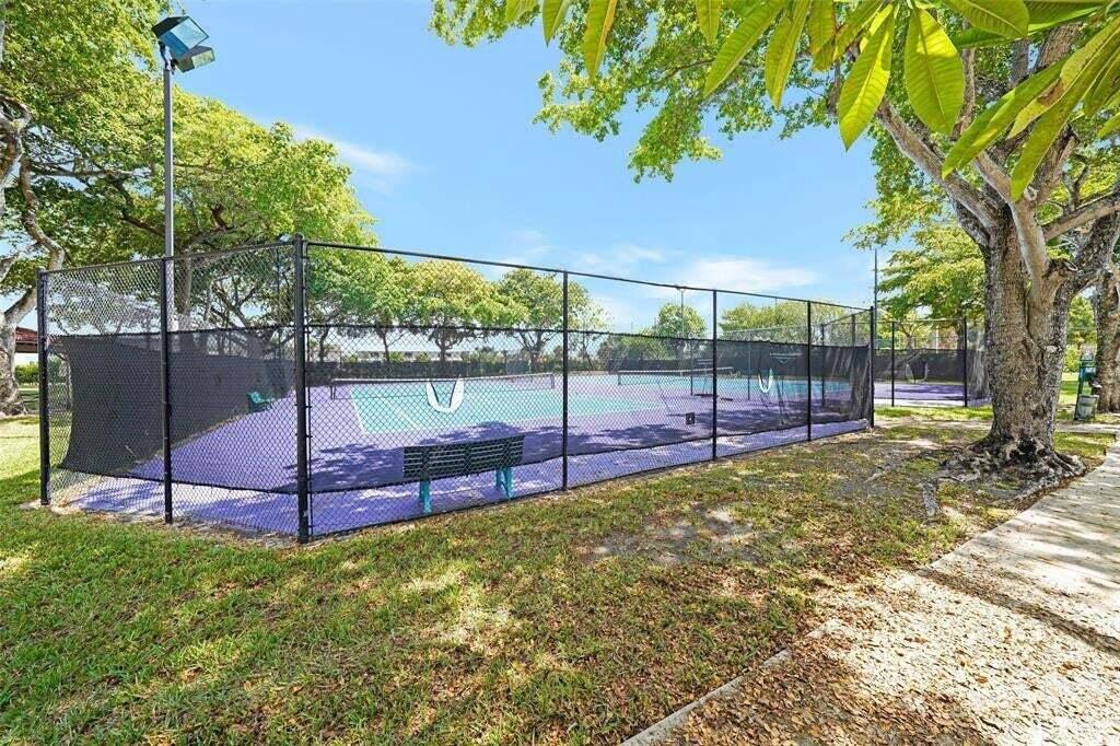 LAKE EMERALD CONDOMINIUM NO - Residential Lease