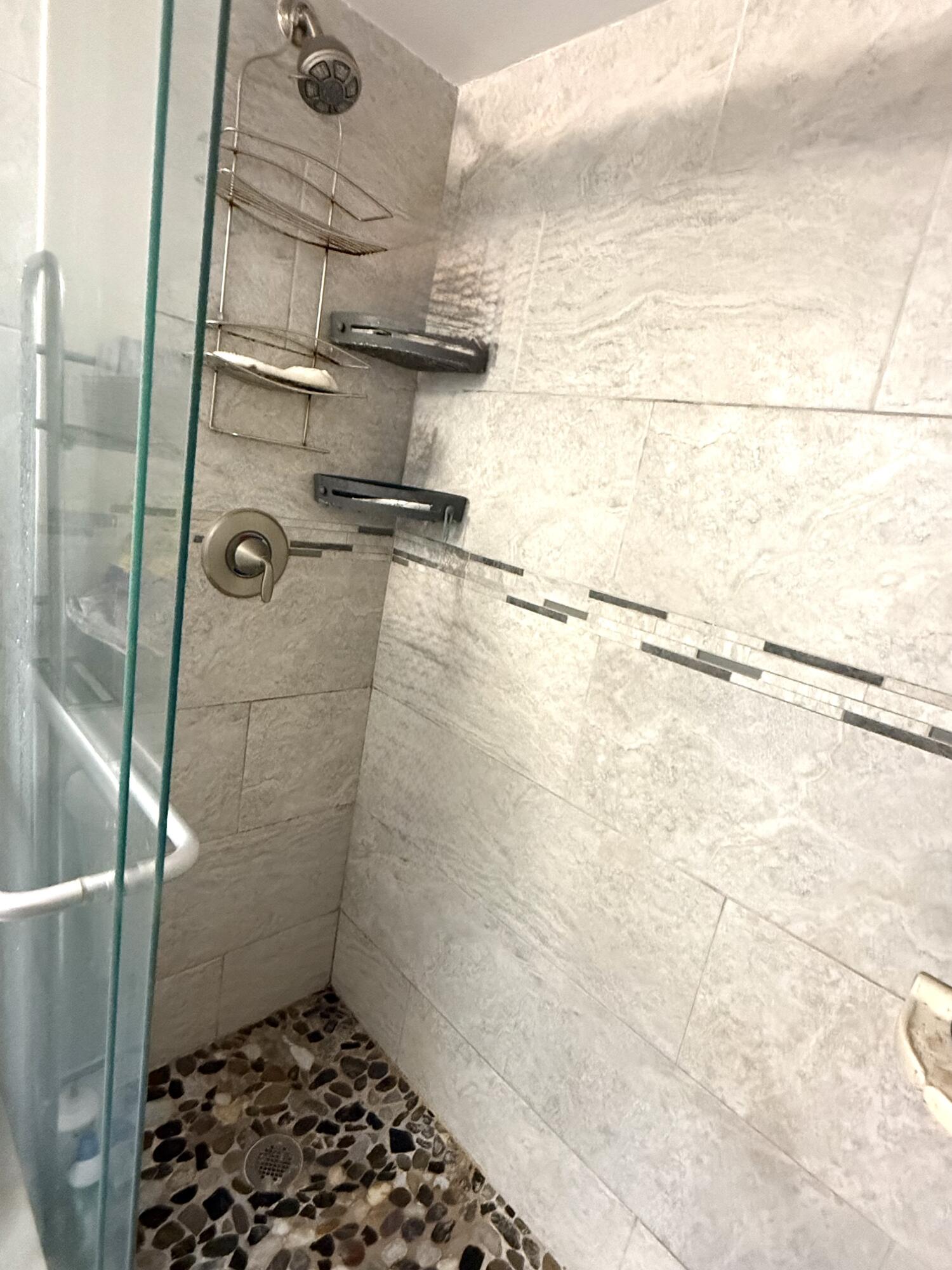 LAKE EMERALD CONDOMINIUM NO - Residential Lease