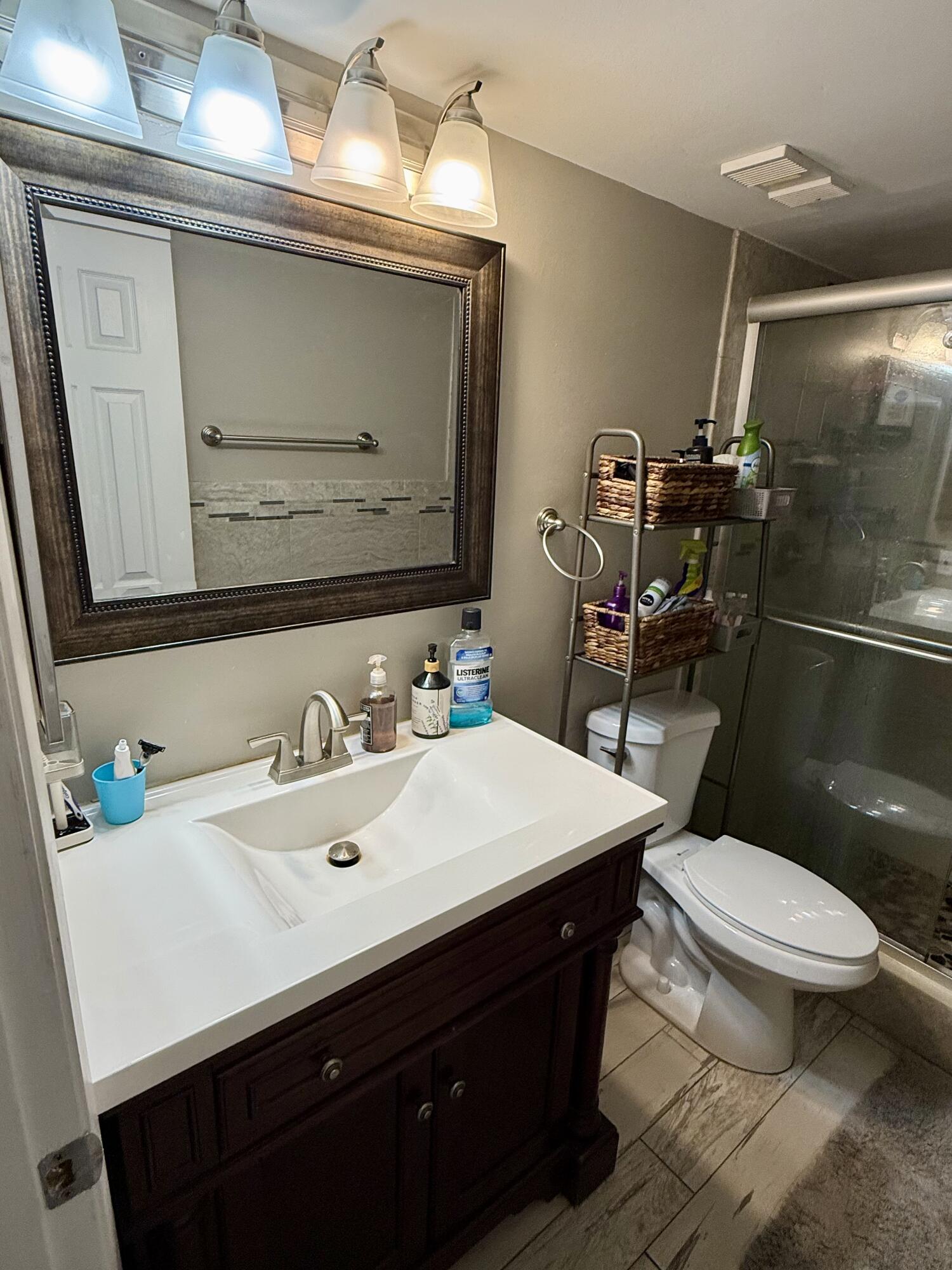 LAKE EMERALD CONDOMINIUM NO - Residential Lease