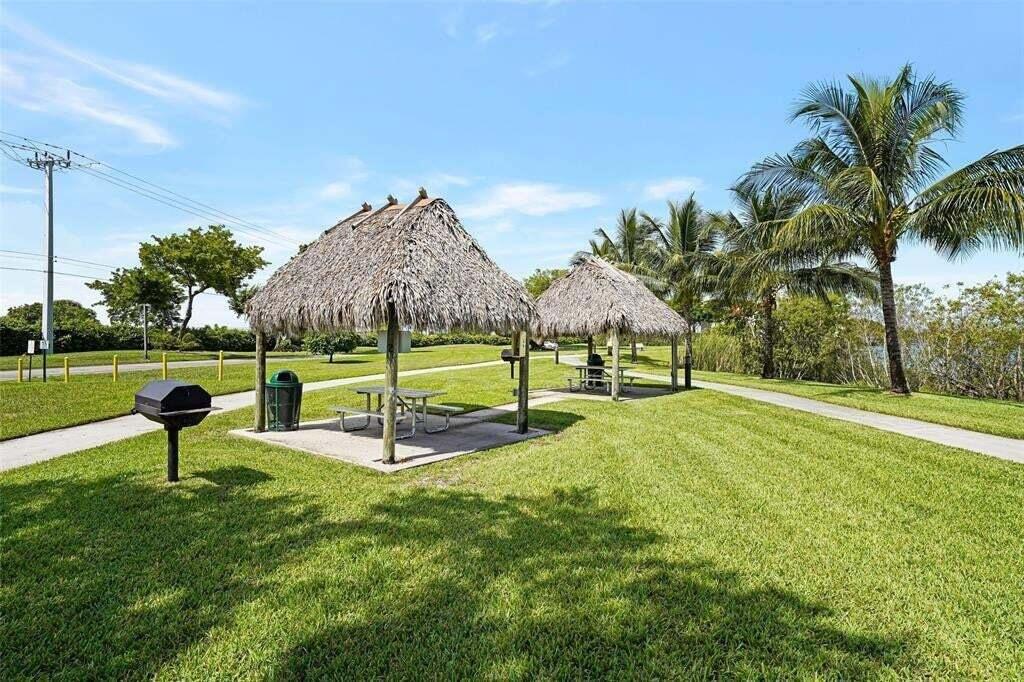 LAKE EMERALD CONDOMINIUM NO - Residential Lease