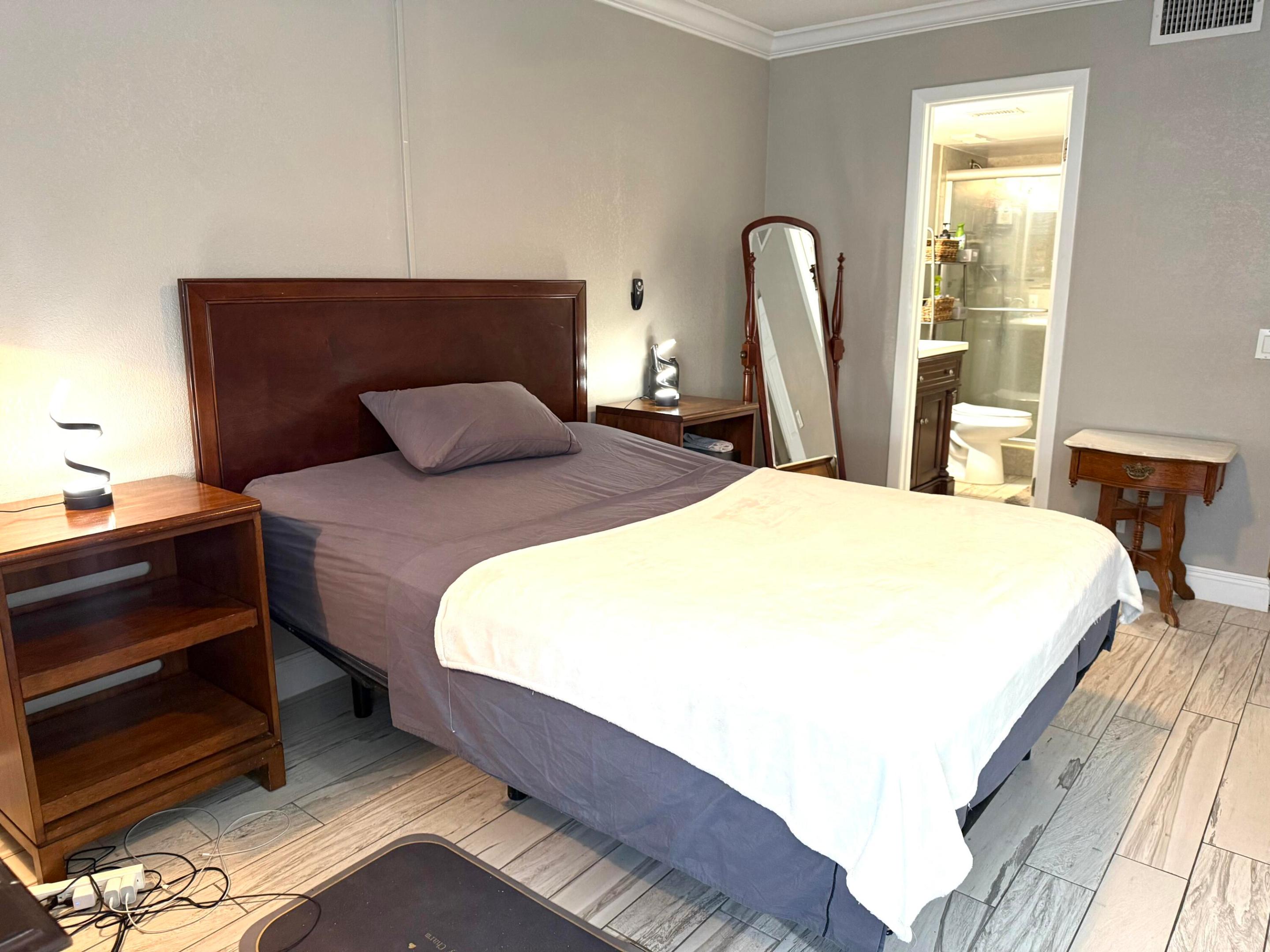 LAKE EMERALD CONDOMINIUM NO - Residential Lease