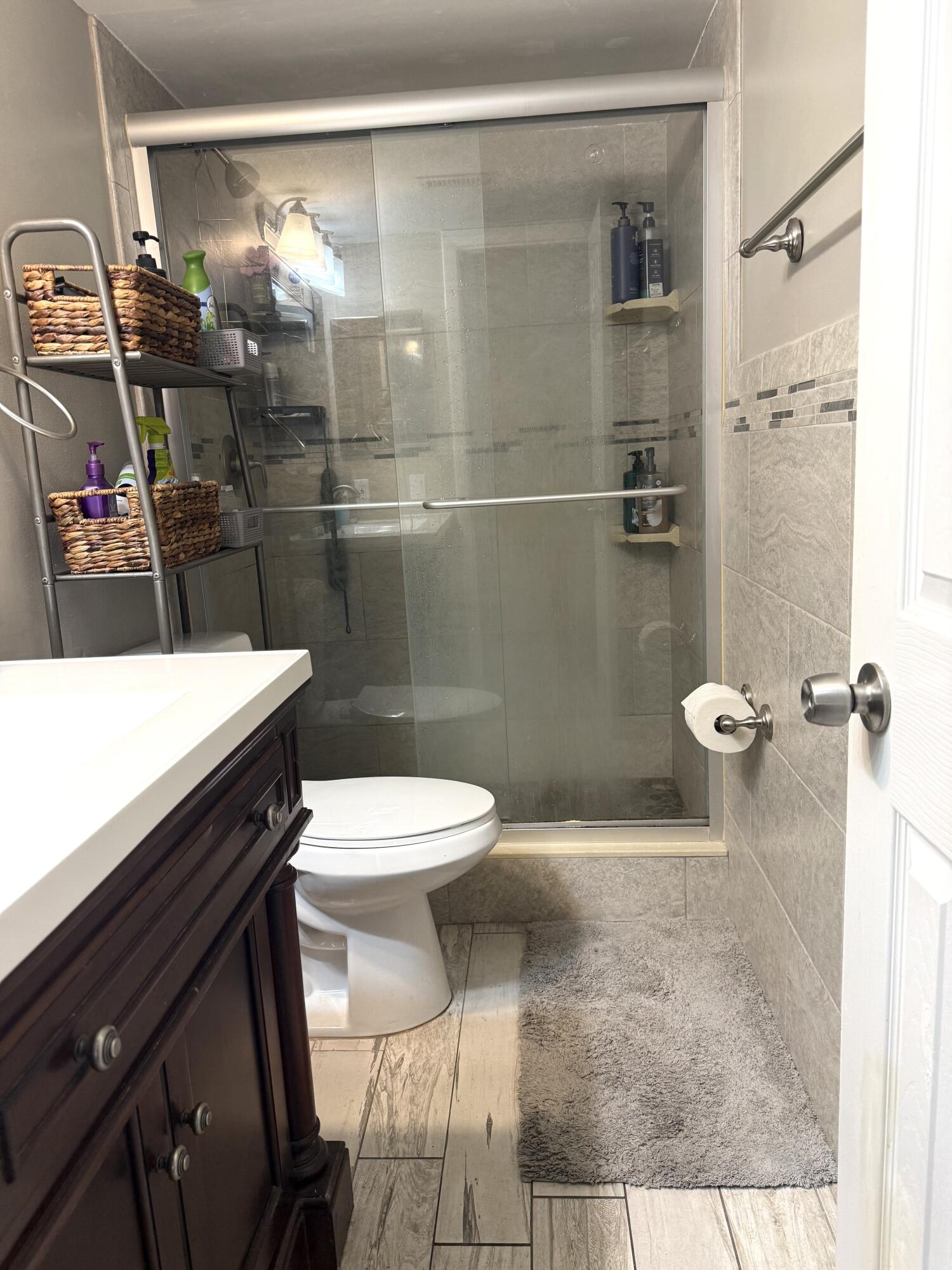 LAKE EMERALD CONDOMINIUM NO - Residential Lease