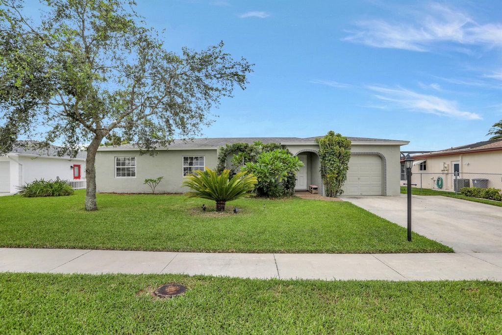 Photo of 11058 Delta Circle, Boca Raton, FL 33428 (MLS # R10916298)