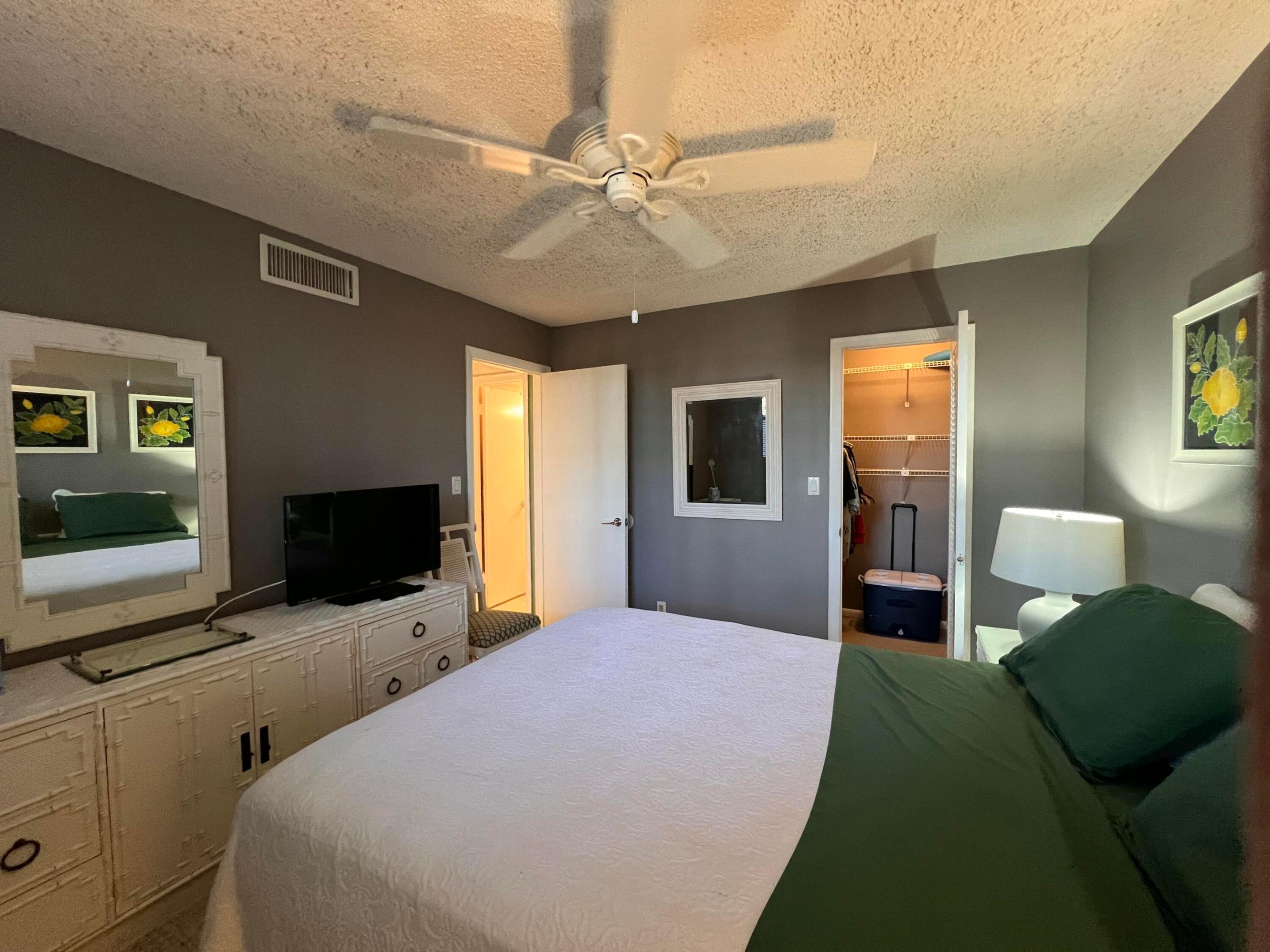 FOUNTAINS OF PALM BEACH CONDO 2 - Residential