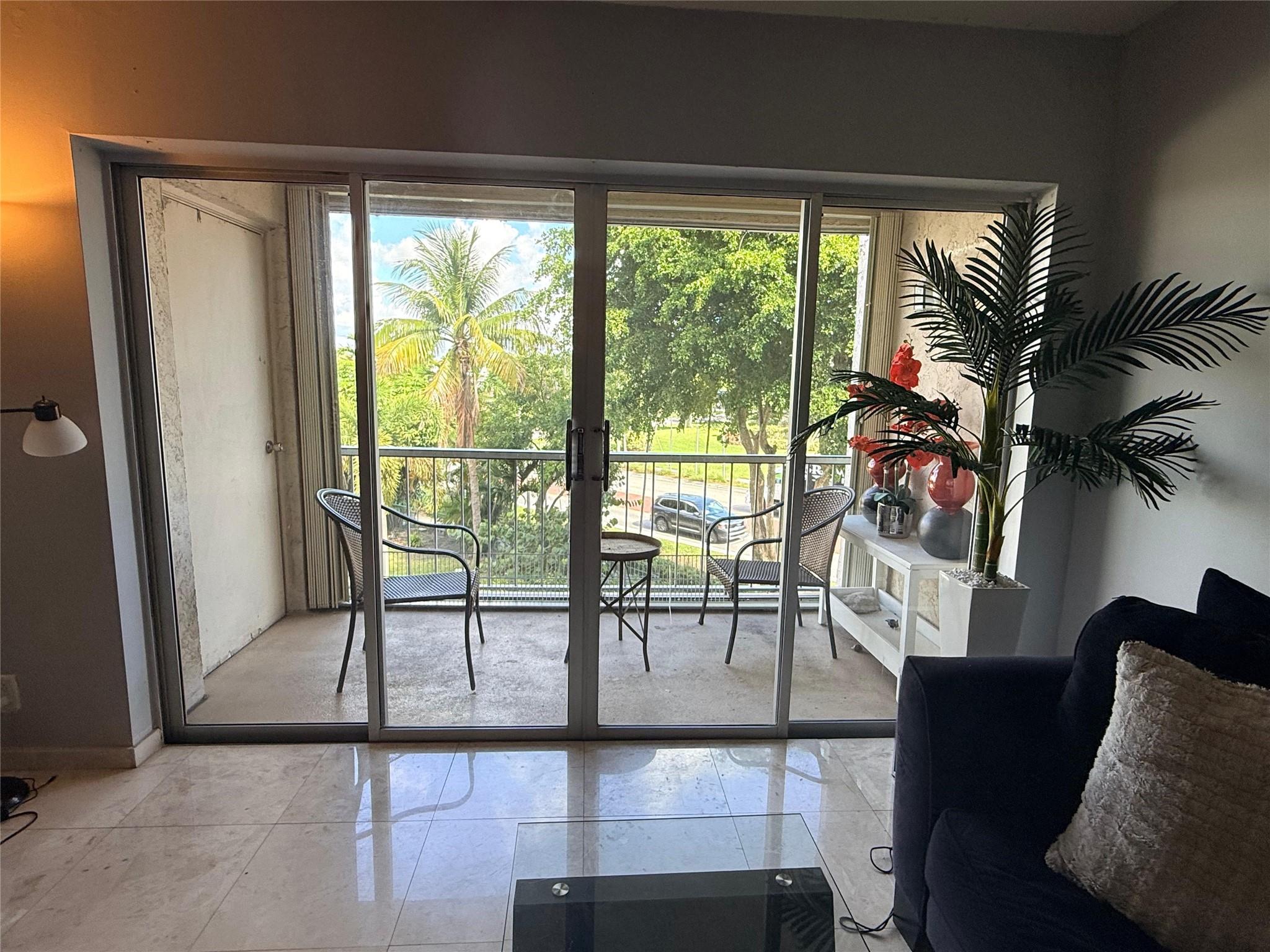 PERFECTLY LOCATED IN CENTRAL WPB!!! Near Major Highways 10 minutes from PBI, City Place, Downtown WPB, Beaches, and much more. 2 Assigned parking plus Guest Parking. Washer/Dryer inside Unit. Very Spacious more than 1000sqf.