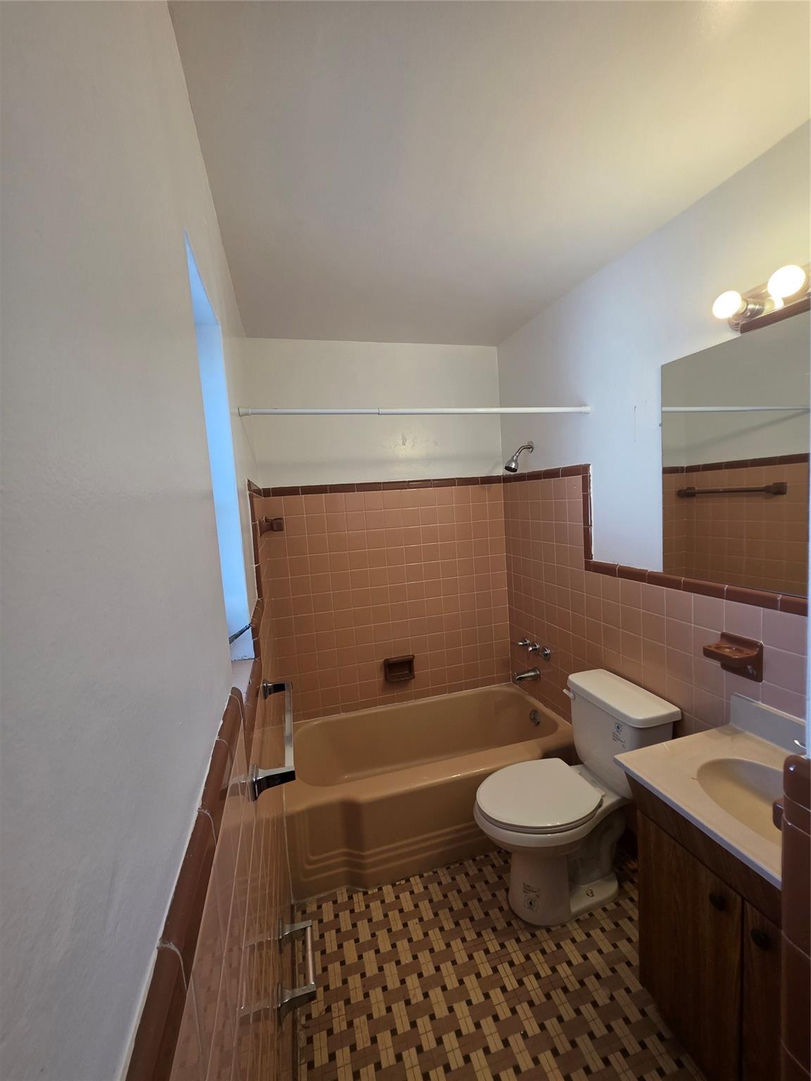 Hollywood 1-21 B - Residential Lease