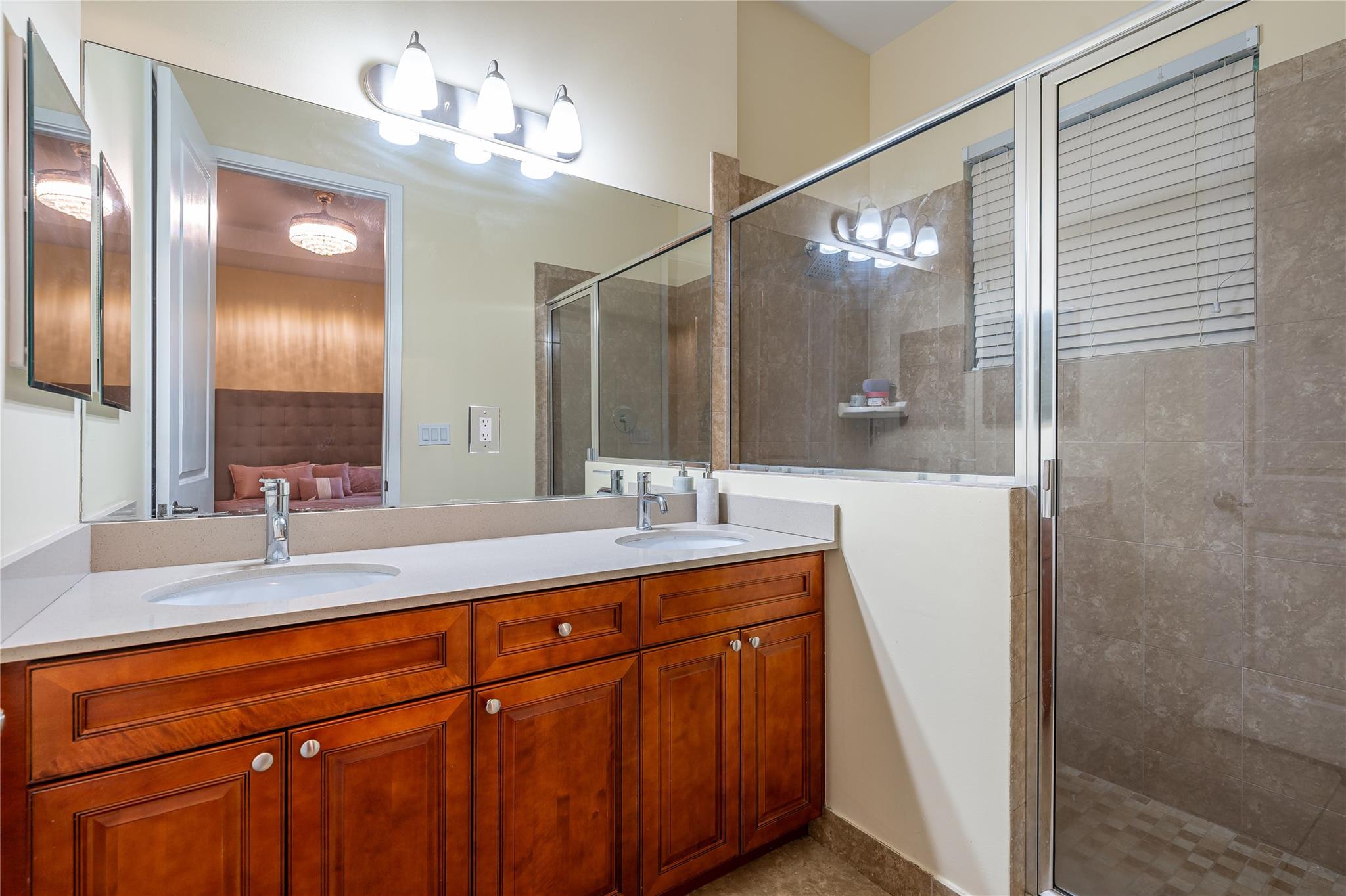 Central Parc South 182-17 - Residential