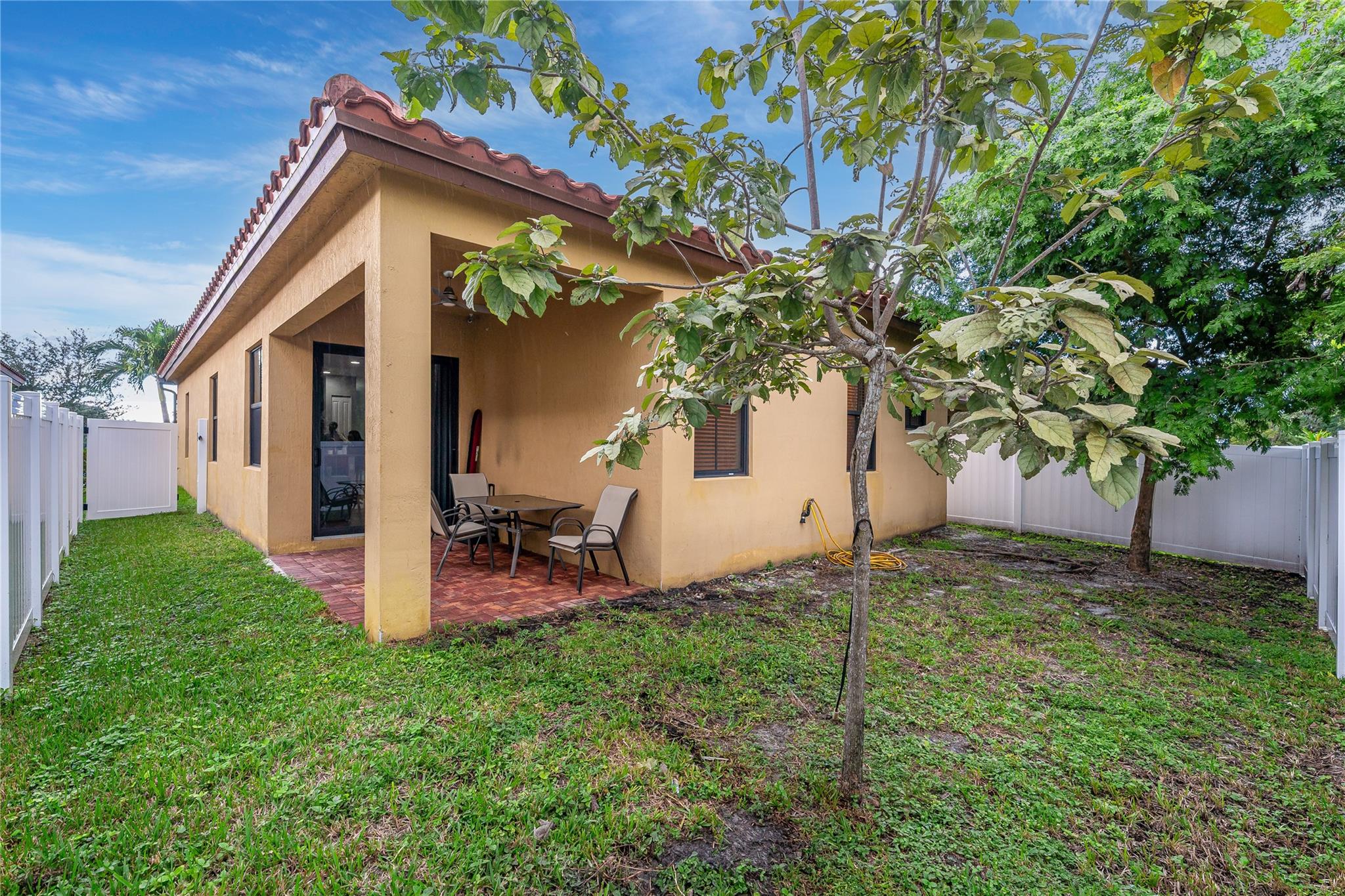 Central Parc South 182-17 - Residential