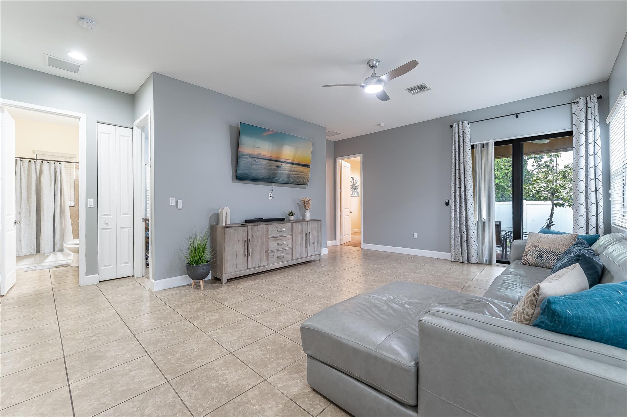 Central Parc South 182-17 - Residential