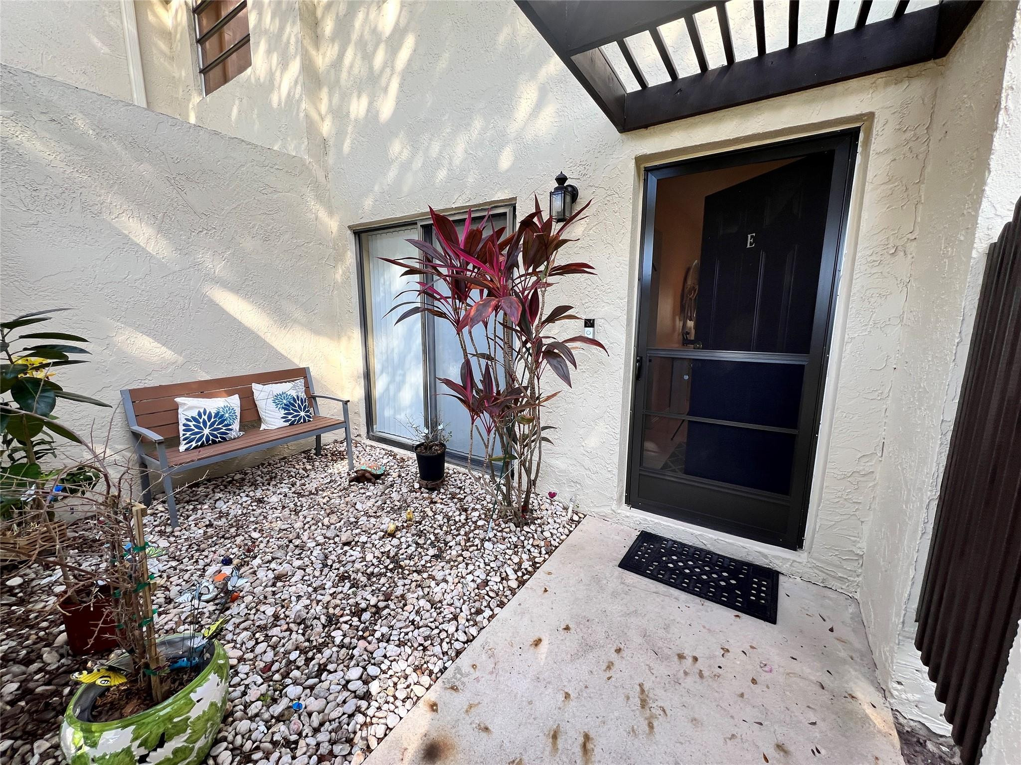 8460 Casa Del Lago E