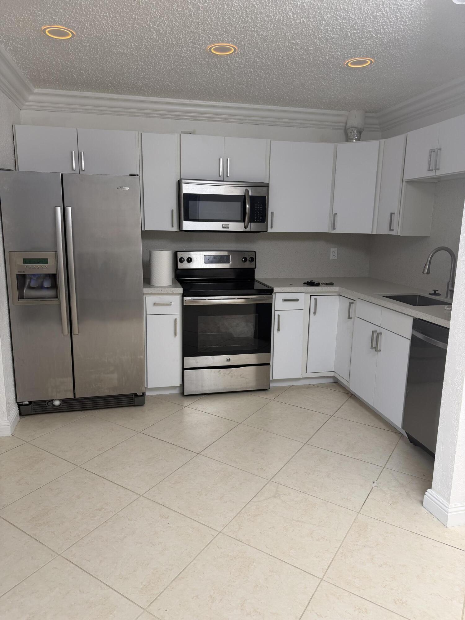 CYPRESS CLUB CONDO - Residential Lease