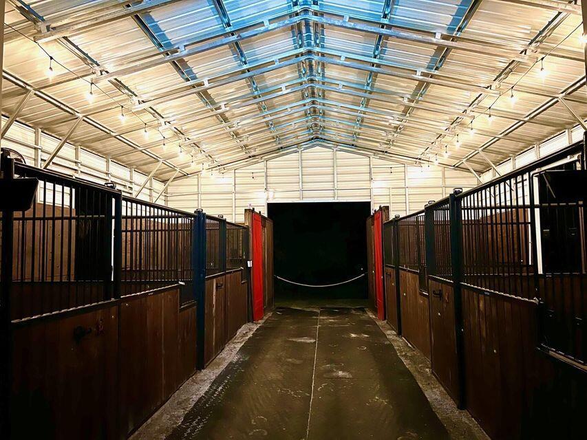 CABBAGE WOODS RANCHES - Land