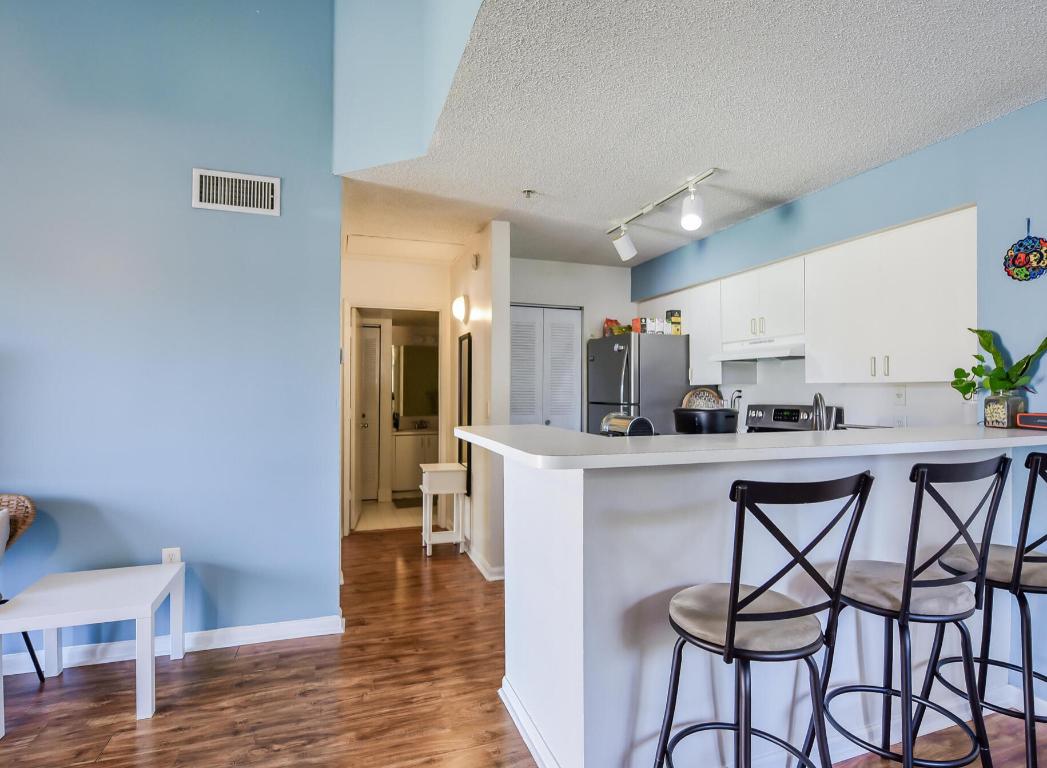 ST ANDREWS AT BOYNTON BEACH CONDOMINIUM - Residential Lease