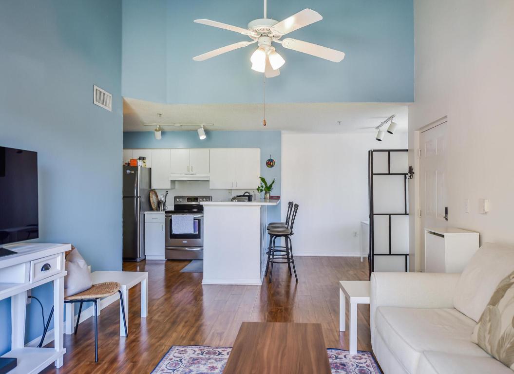 ST ANDREWS AT BOYNTON BEACH CONDOMINIUM - Residential Lease