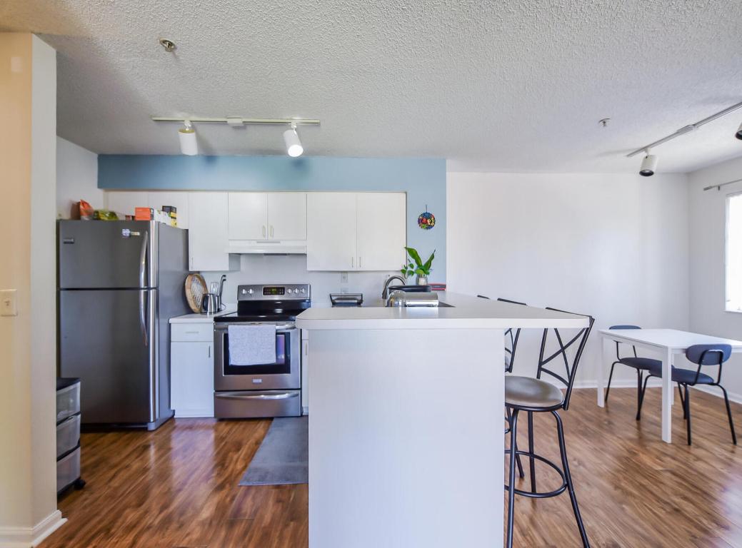 ST ANDREWS AT BOYNTON BEACH CONDOMINIUM - Residential Lease