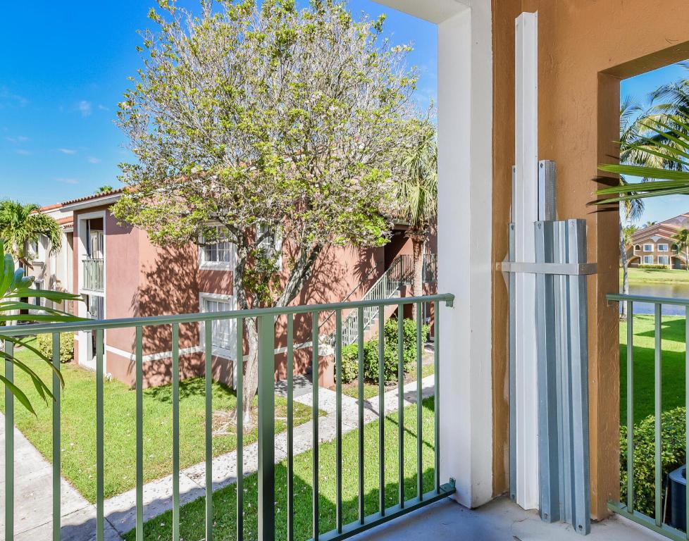 ST ANDREWS AT BOYNTON BEACH CONDOMINIUM - Residential Lease