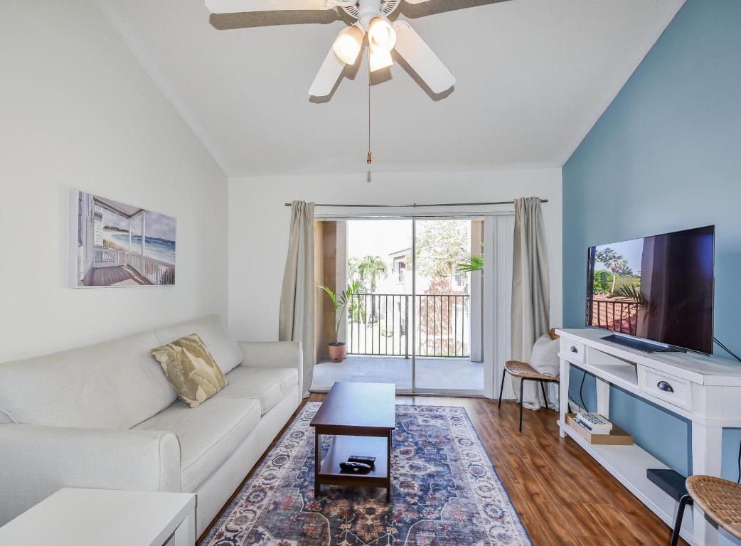 ST ANDREWS AT BOYNTON BEACH CONDOMINIUM - Residential Lease