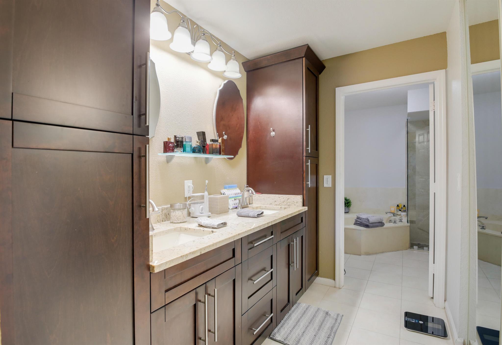 PALM CLUB WEST VILLAGE 2 - Residential Lease