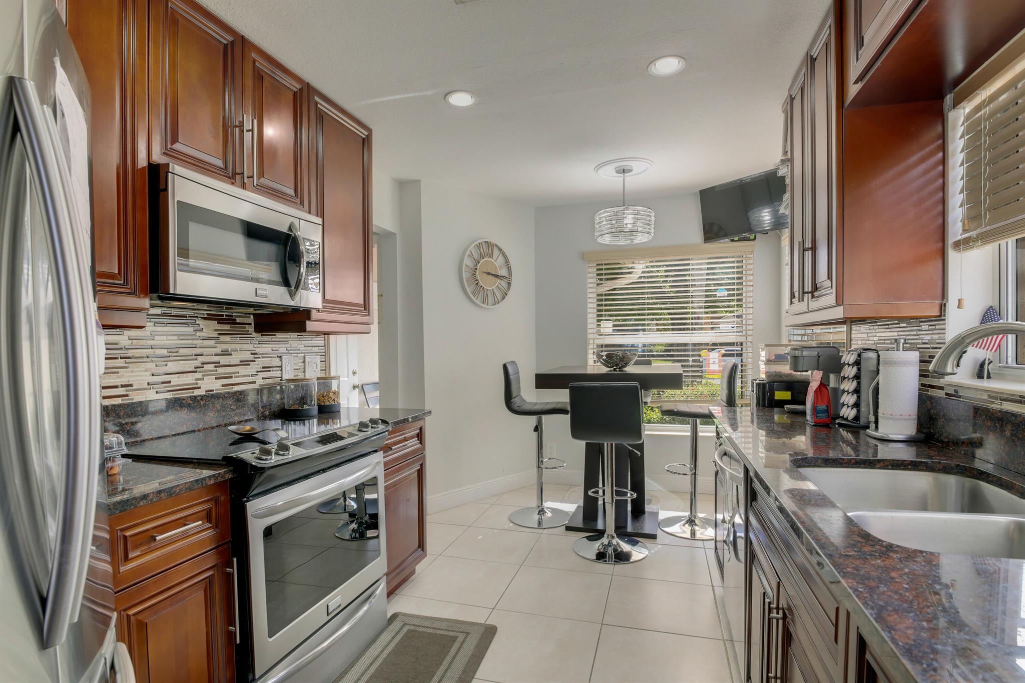 PALM CLUB WEST VILLAGE 2 - Residential Lease