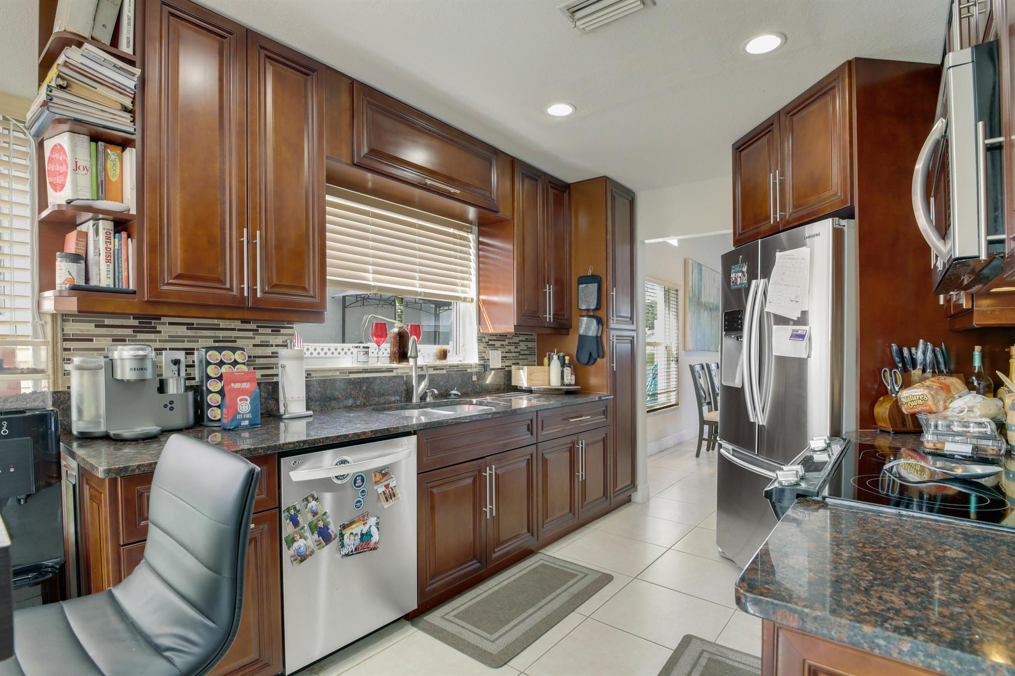 PALM CLUB WEST VILLAGE 2 - Residential Lease