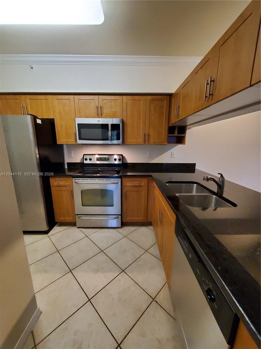 Photo of 6458 Emerald Dunes DR #304, West Palm Beach, FL 33411 (MLS # A12044115)