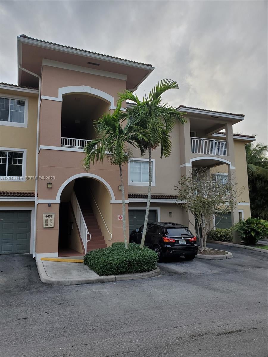 Photo of 6458 Emerald Dunes DR #304, West Palm Beach, FL 33411 (MLS # A12044115)