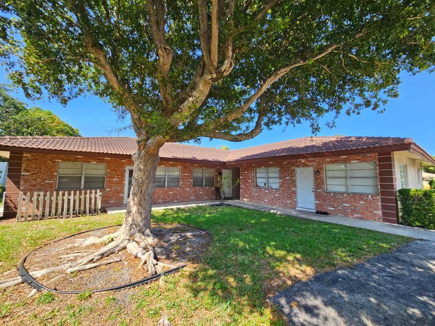 East of US-1, this 1 bedroom, 1 bath apartment in Lighthouse point features tile floor, a living/dining area with a kitchen, and a bedroom with a walk-in closet and full bath. Laundry facility available on site. No pets. $1600 per month (water included, electric not included), $3200 security deposit.