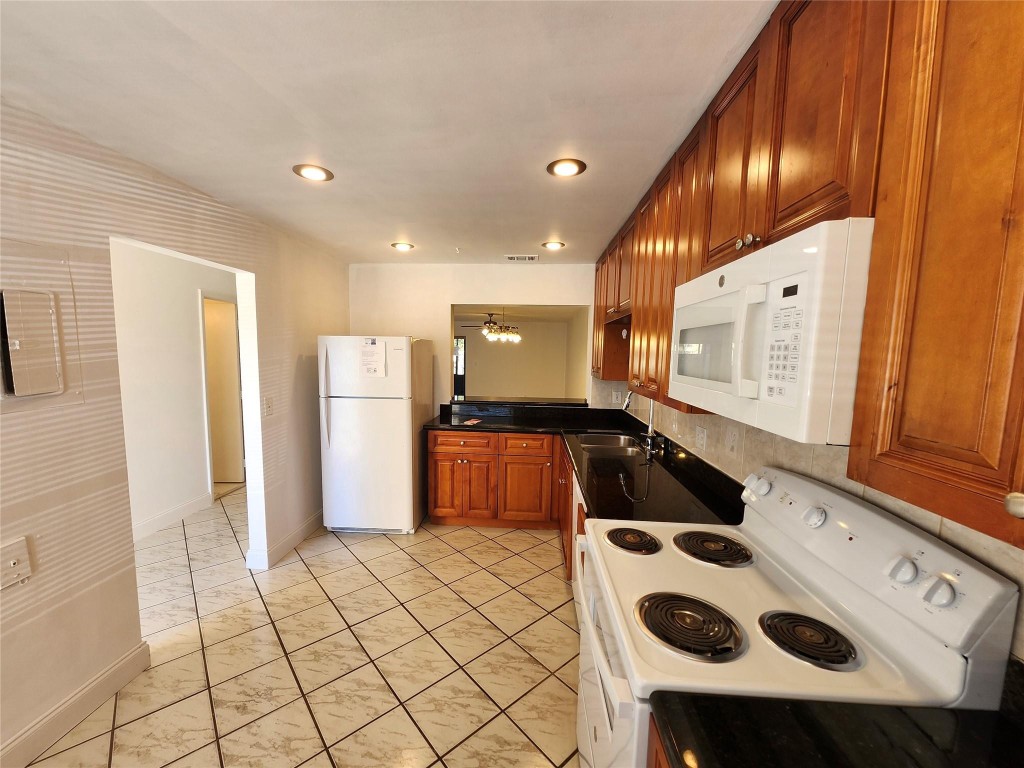 WESTVIEW CONDO 4 - Residential Lease