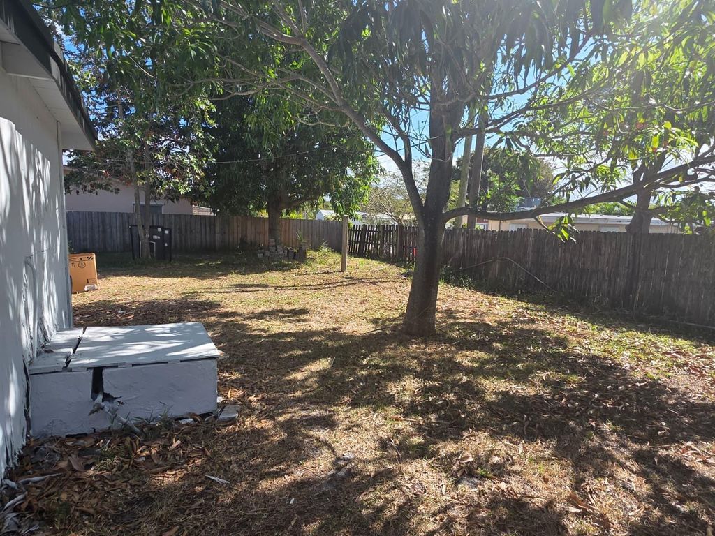 Photo of 1815 Hillcrest Avenue, Lake Worth Beach, FL 33461 (MLS # R11160877)