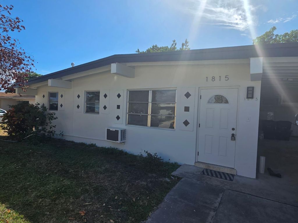 Photo of 1815 Hillcrest Avenue, Lake Worth Beach, FL 33461 (MLS # R11160877)