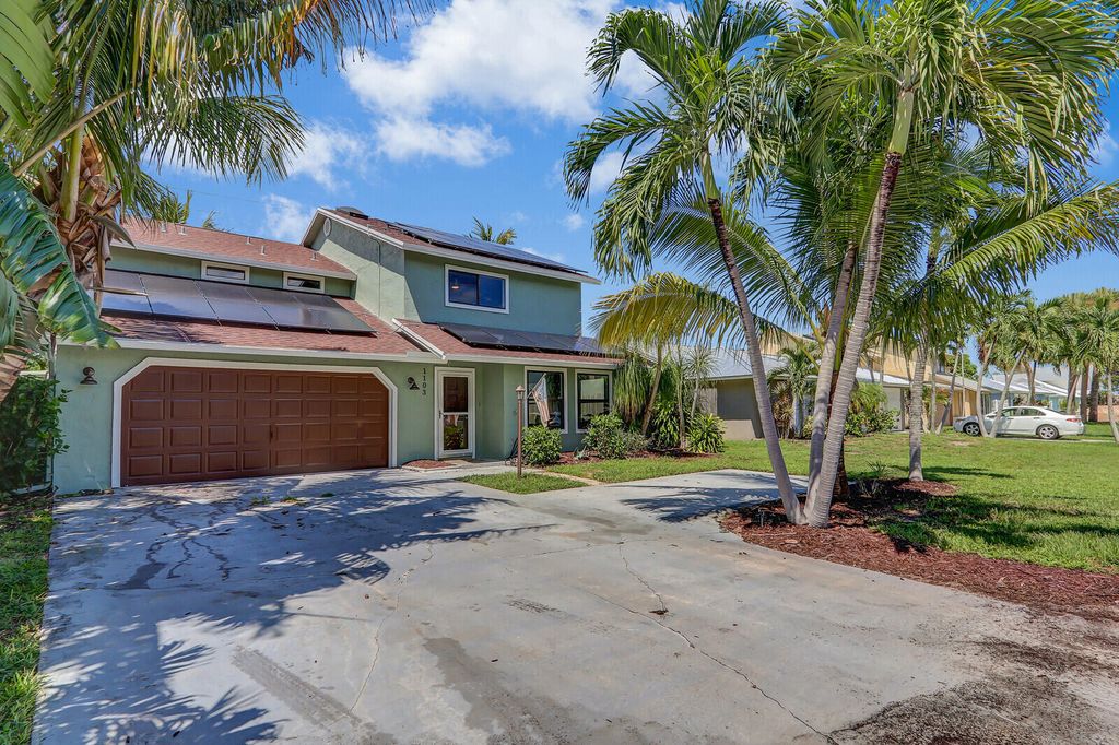 Photo of 1103 Rainwood Circle W, Palm Beach Gardens, FL 33410 (MLS # R11121007)