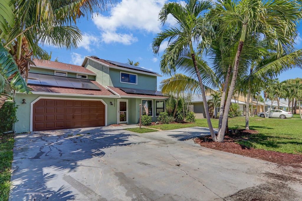 Photo of 1103 Rainwood Circle W, Palm Beach Gardens, FL 33410 (MLS # R11121007)