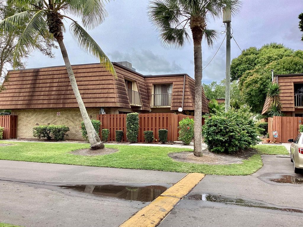 Photo of 1440 N Lawnwood Circle #19 D, Fort Pierce, FL 34950 (MLS # R10971511)