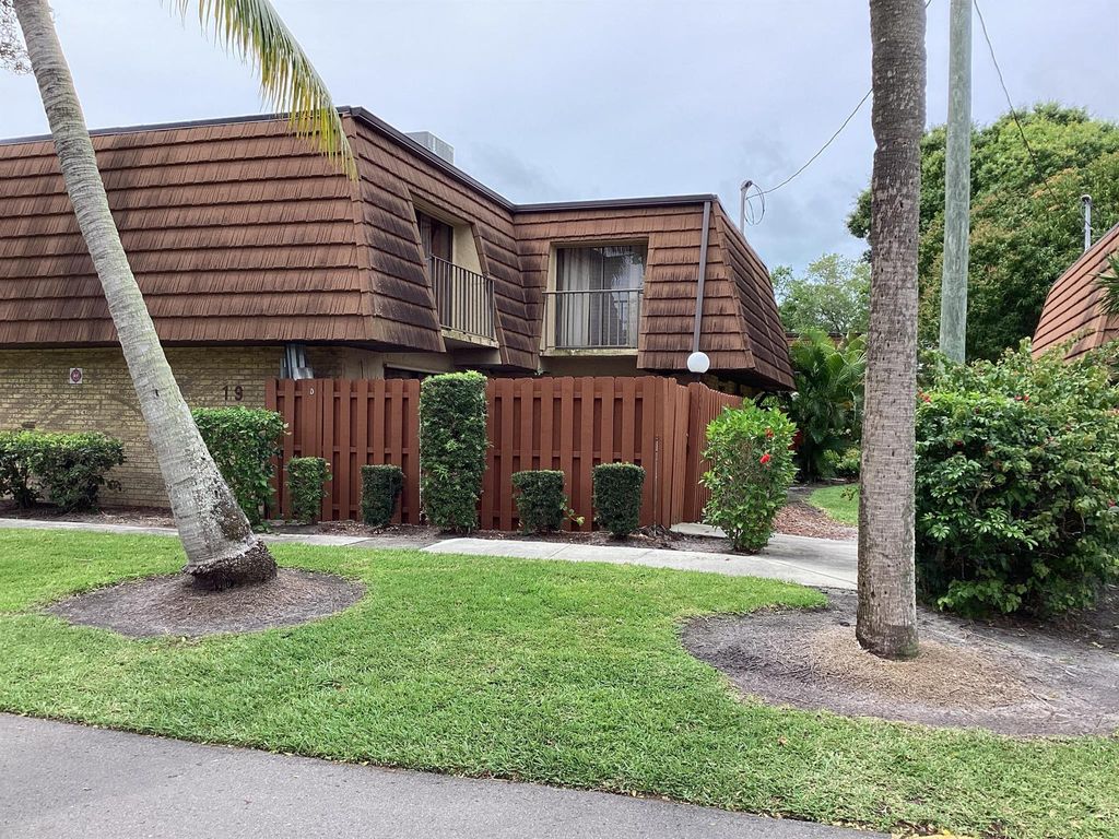 Photo of 1440 N Lawnwood Circle #19 D, Fort Pierce, FL 34950 (MLS # R10971511)