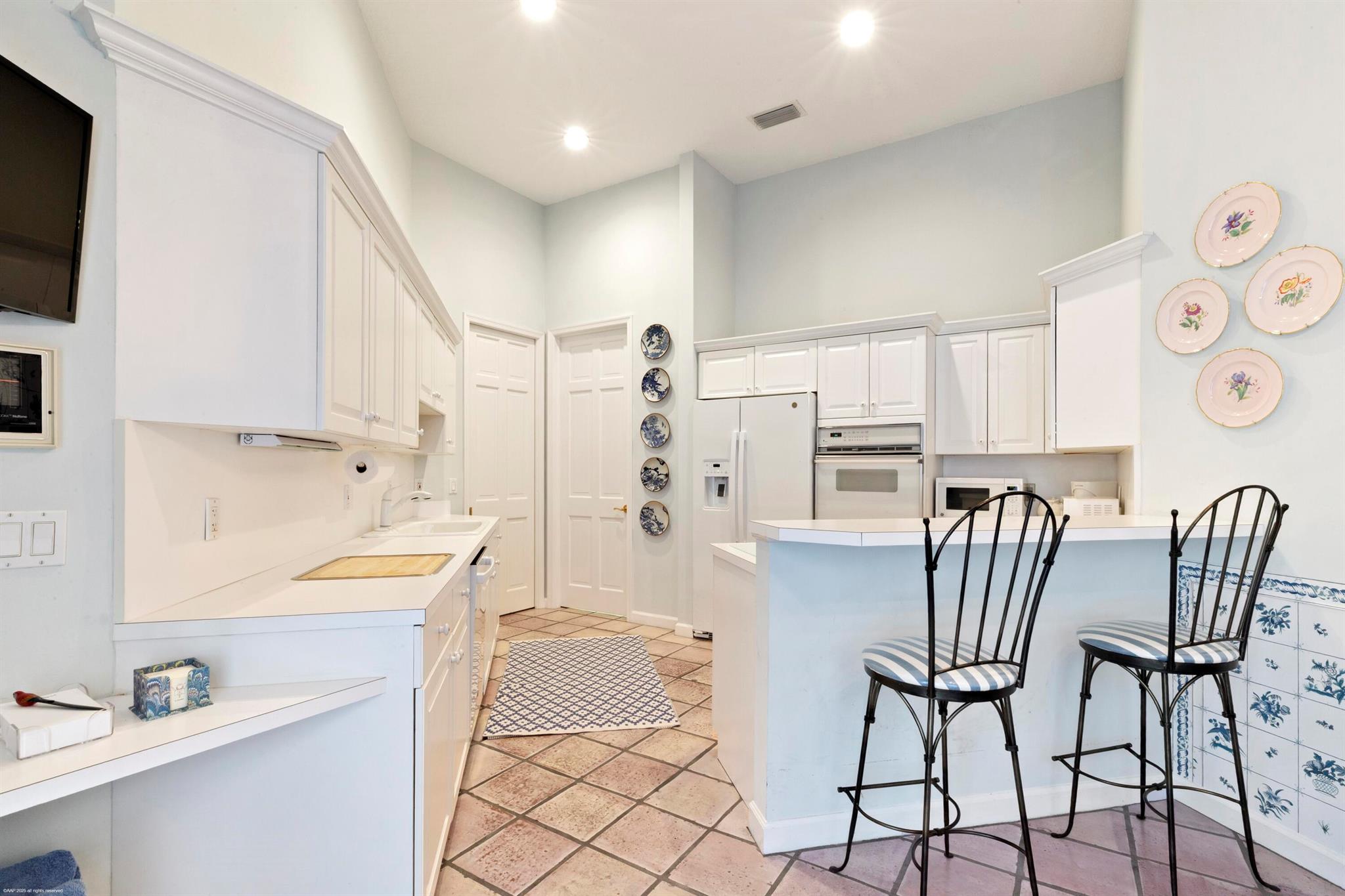 EQUESTRIAN CLUB ESTATES 3 - Residential Lease