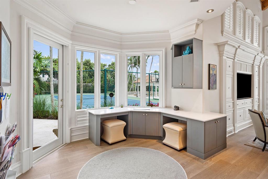 ROYAL PALM YACHT & COUNTRY CLUB - Residential