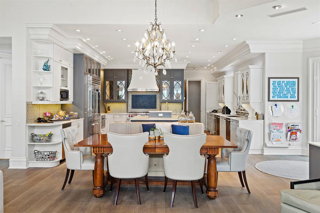 ROYAL PALM YACHT & COUNTRY CLUB - Residential