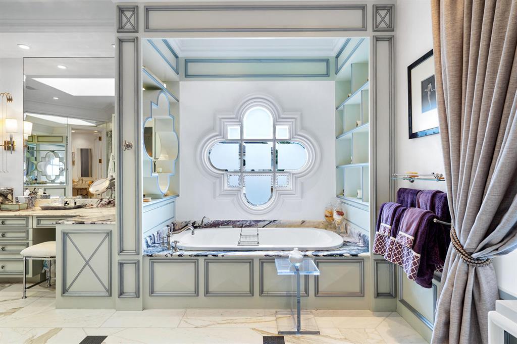 ROYAL PALM YACHT & COUNTRY CLUB - Residential