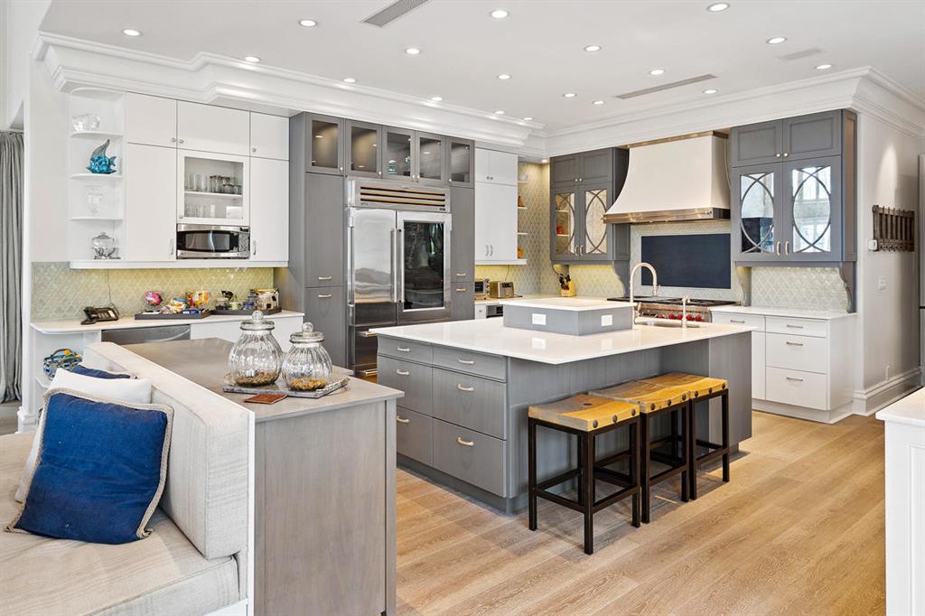 ROYAL PALM YACHT & COUNTRY CLUB - Residential