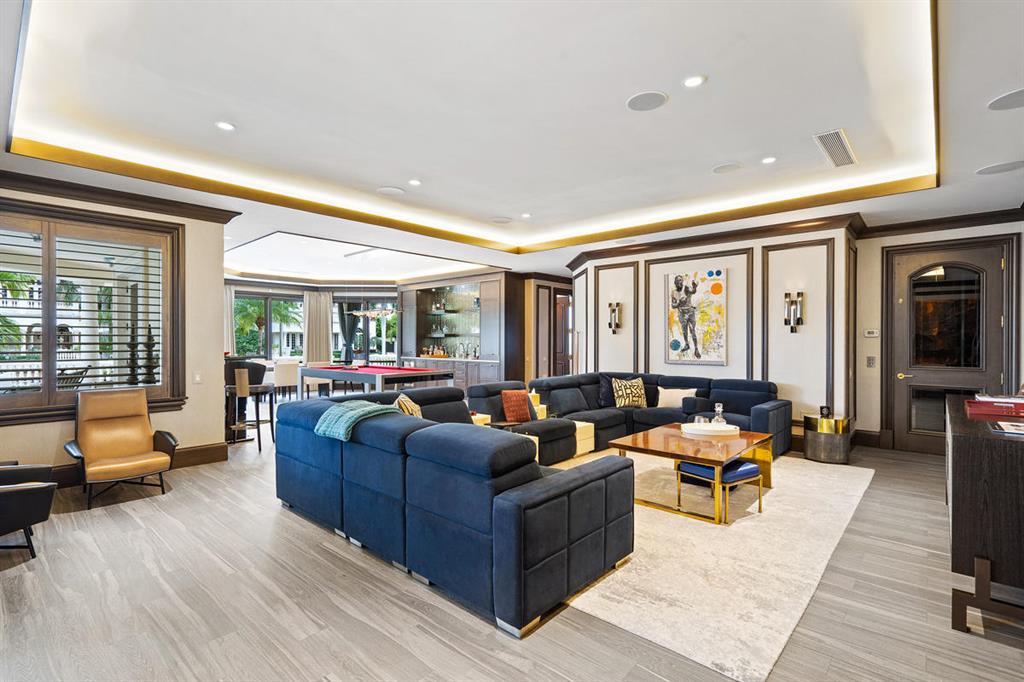 ROYAL PALM YACHT & COUNTRY CLUB - Residential