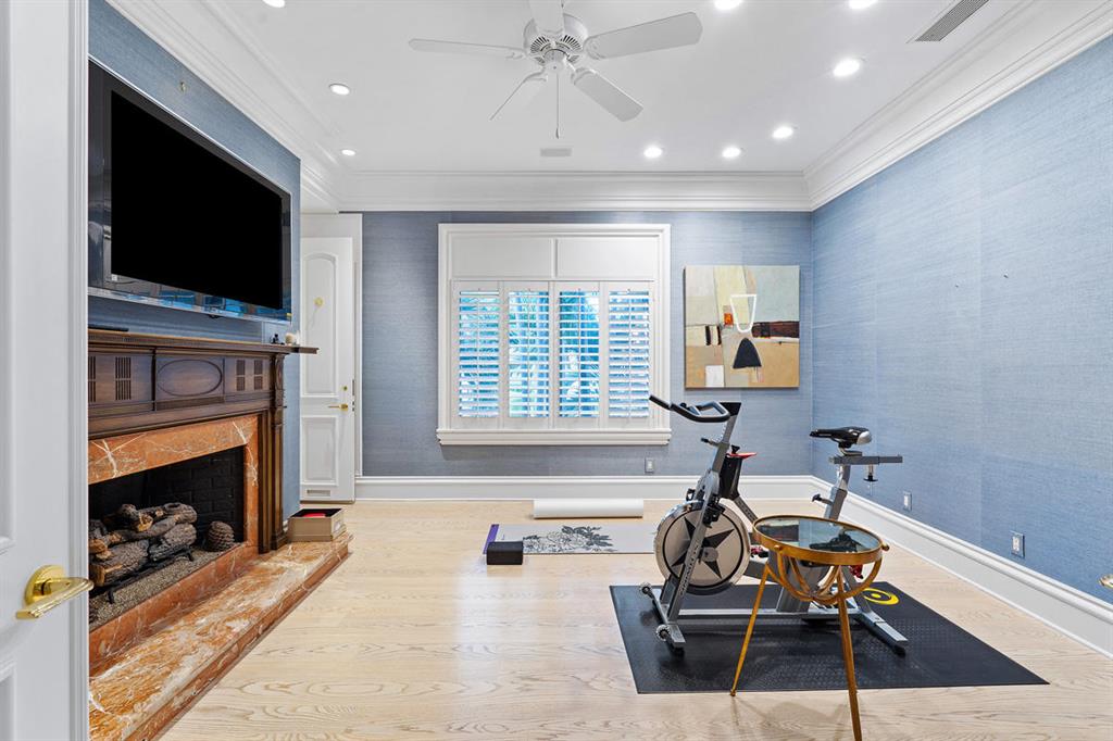 ROYAL PALM YACHT & COUNTRY CLUB - Residential